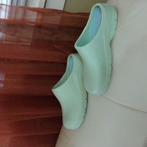 size 7 Jeffrey Campbell Nordstrom only wore them a couple of times color lime